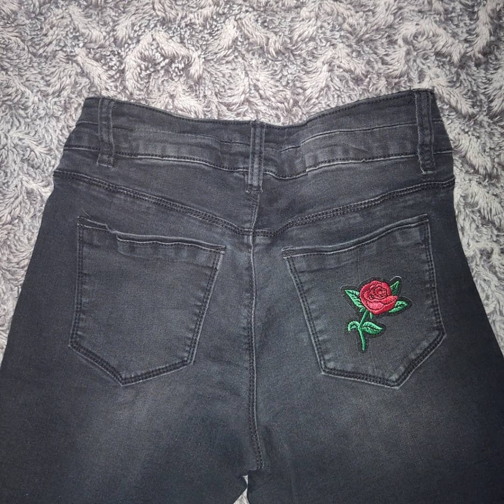 Black skinny jeans with pocket patch!